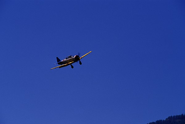 037_at-6_demoflug